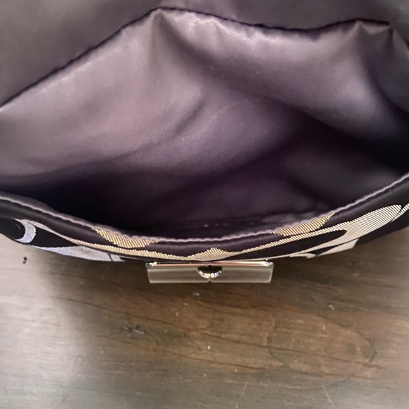 COACH Black/Taupe Front Gold Clasp Shoulder Bag - Picture 3 of 10